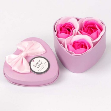 Boîte coeur avec 3 roses en pétales de savon